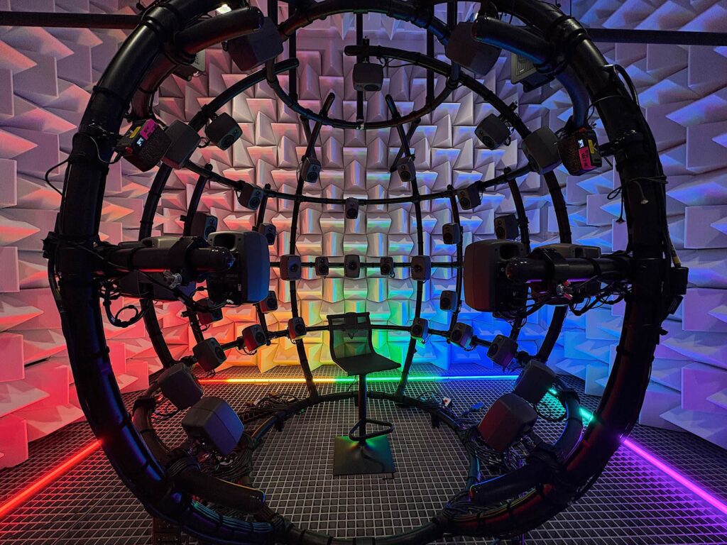 آزمایشگاه فانتزیا در مرکز تست صوتی اپل با اسپیکرهای کروی