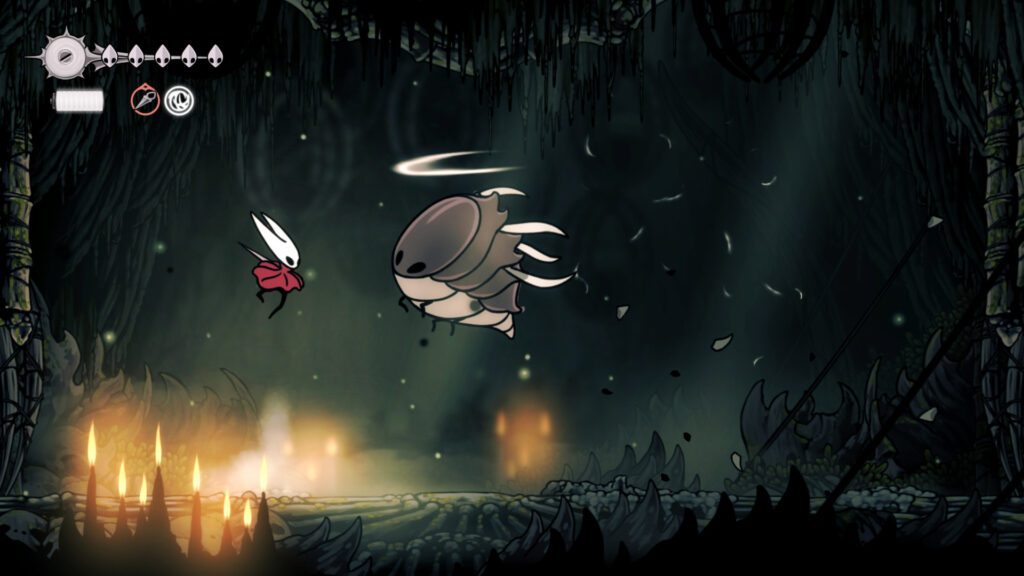 شخصیت Hornet در مقابل باس پرنده و غول‌پیکر Savage Beastfly در بازی Hollow Knight: Silksong.
