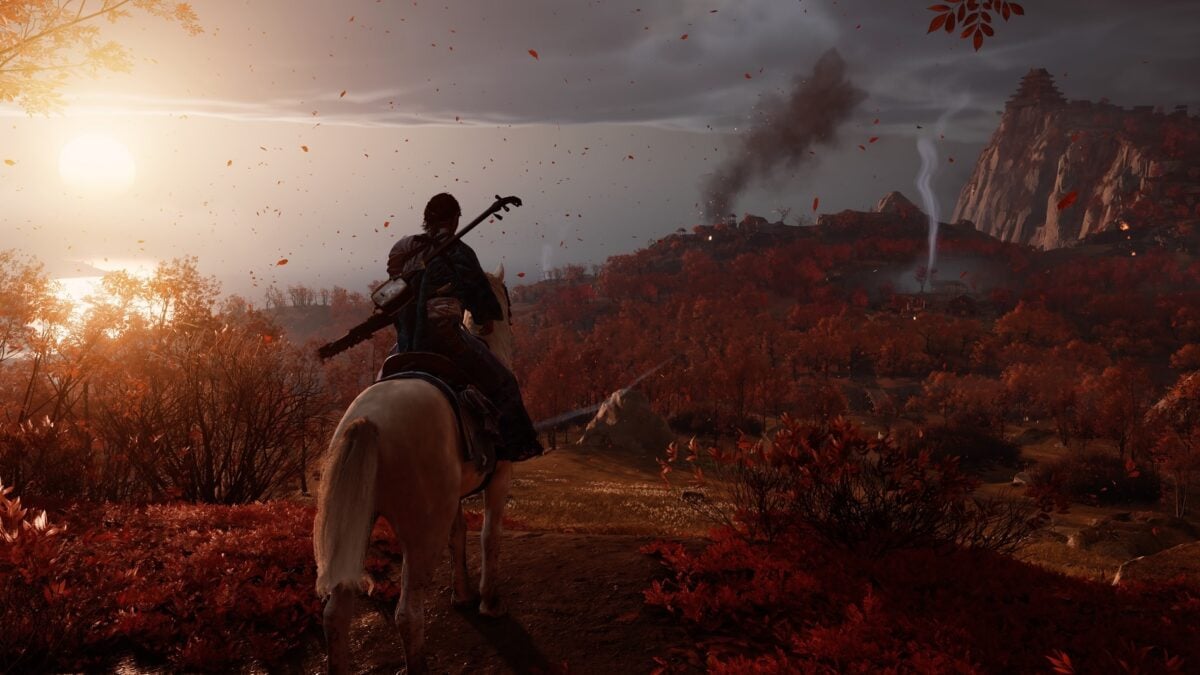 نمایی سینمایی از شخصیت اصلی سوار بر اسب در Ghost of Yotei