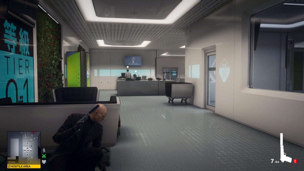 گیم‌پلی مخفی‌کاری در یکی از محیط‌های داخلی بازی Hitman