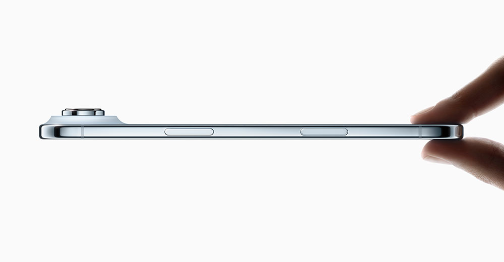 نمای کناری آیفون ایر جدید با بدنه تیتانیومی و طراحی فوقالعاده باریک