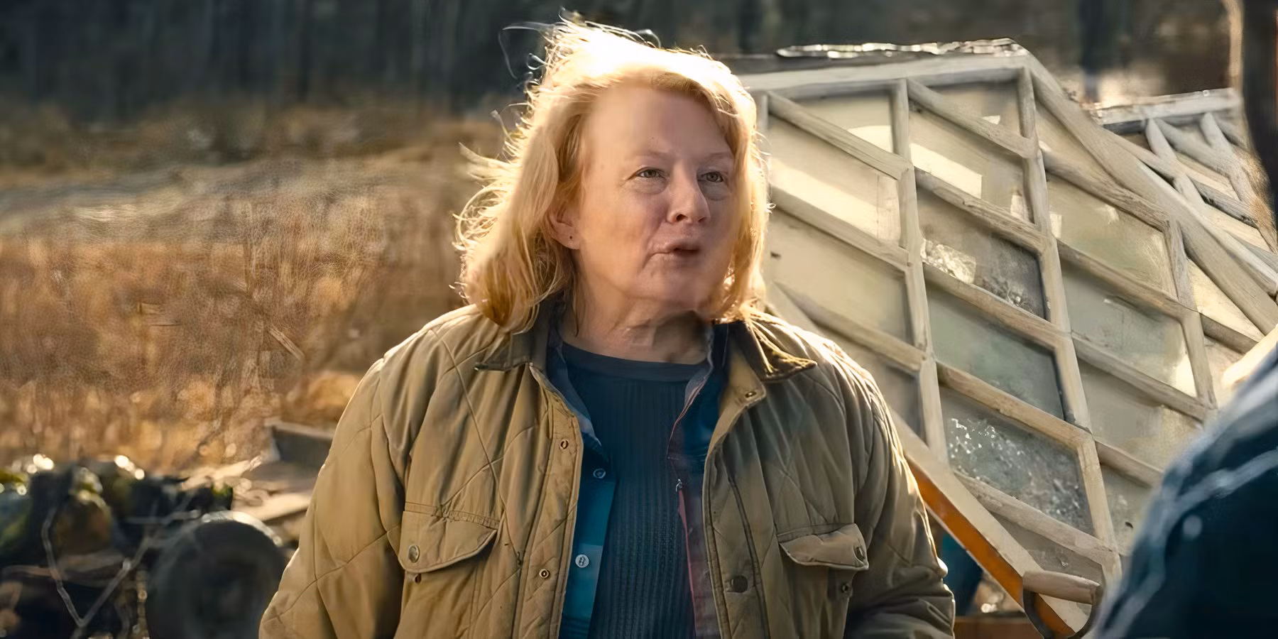 الیزابت ساندرز، بازیگر نقش دانا در سریال From