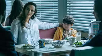 ethan-jim-and-tabitha-eat-at-the-diner-in-from-season-1