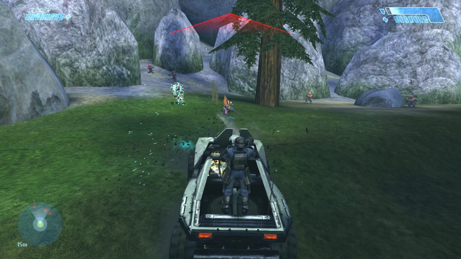 مستر چیف در حال رانندگی با خودروی Warthog در بازی هیلو