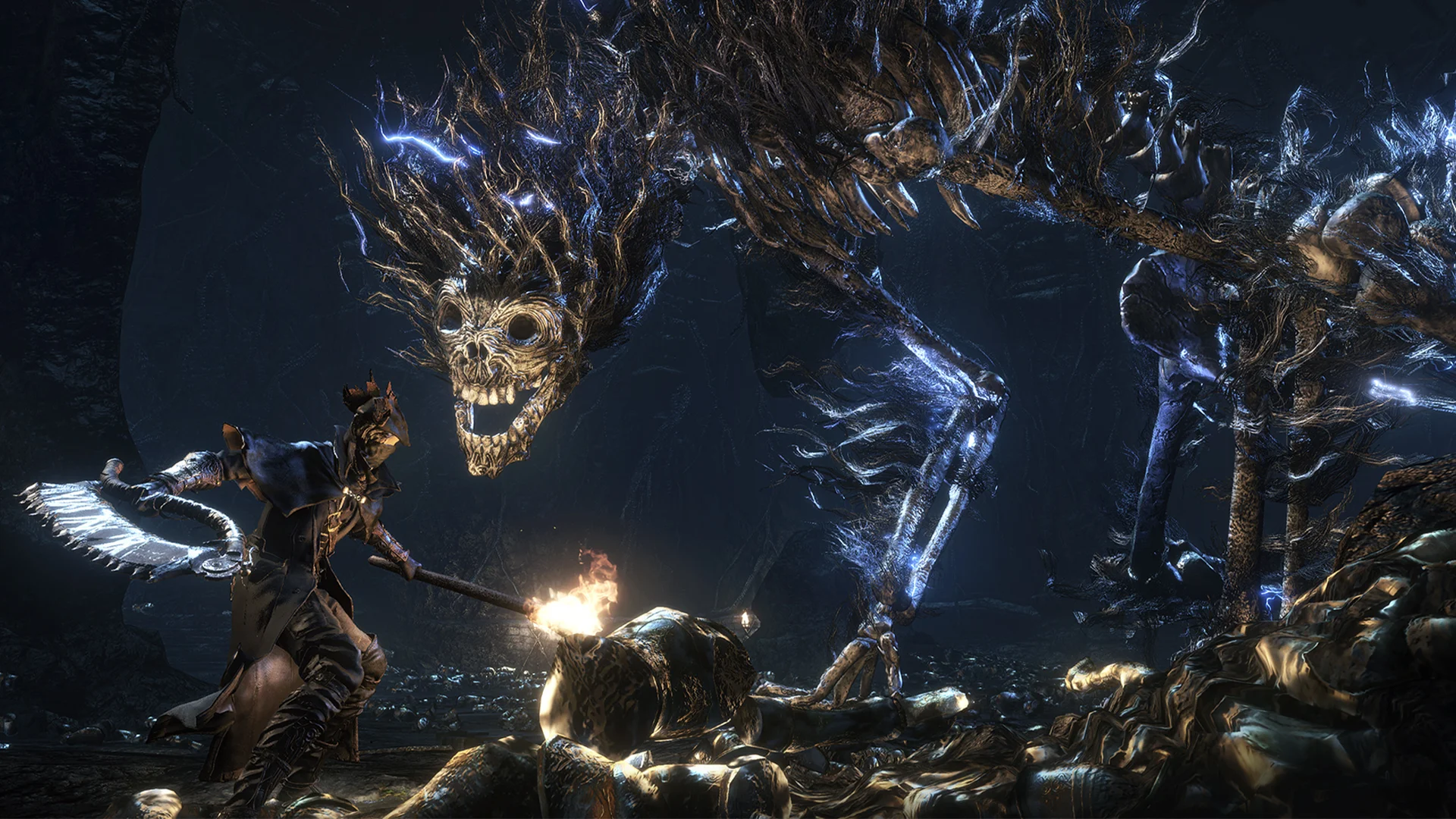 یک شکارچی در بازی Bloodborne با سلاح نمادین خود در خیابان‌های گوتیک و تاریک شهر Yharnam ایستاده است.