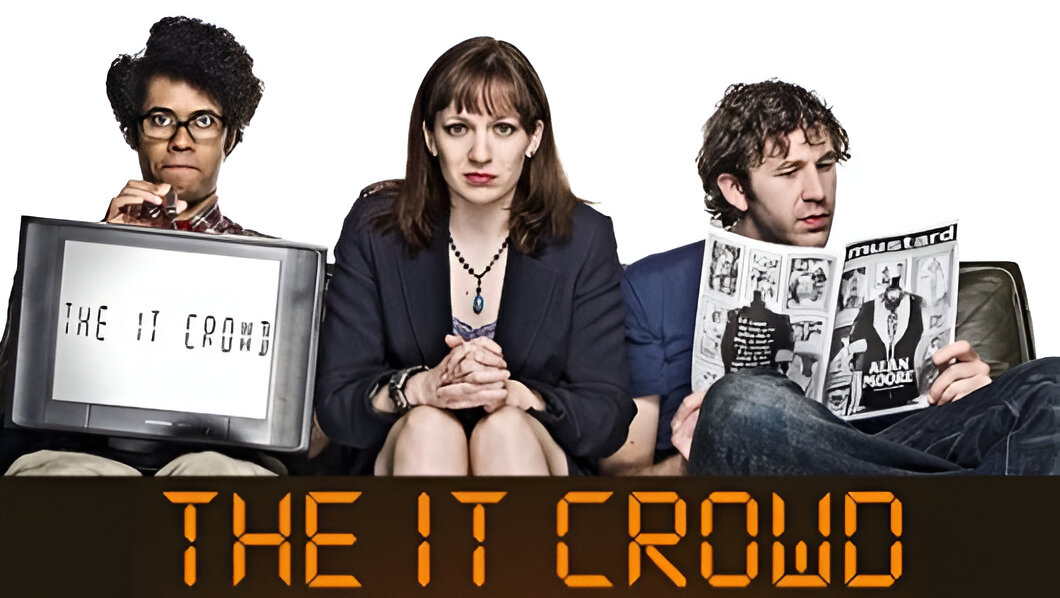 پوستر سیتکام بریتانیایی The IT Crowd با سه شخصیت اصلی در دفتر زیرزمینی‌شان