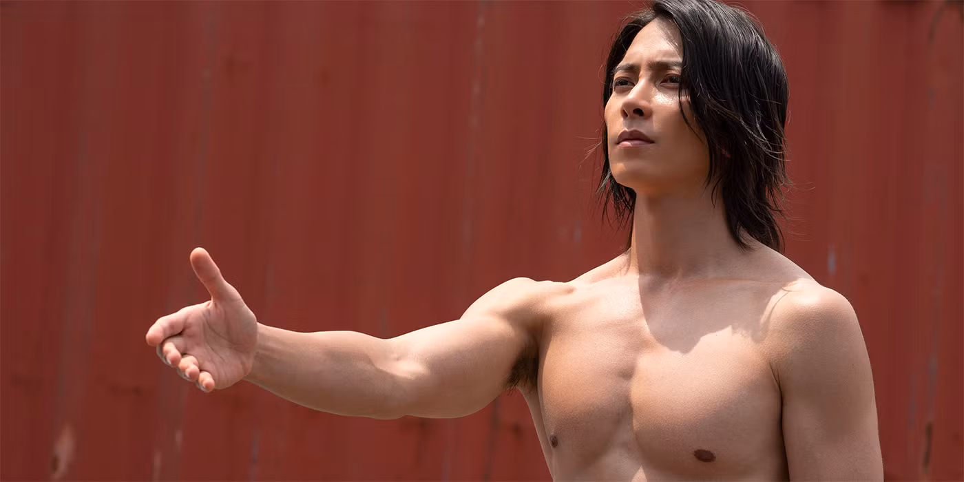 توموهیسا یاماشیتا در نقش کیوما، شاه گشنیز و فیلسوف برهنه