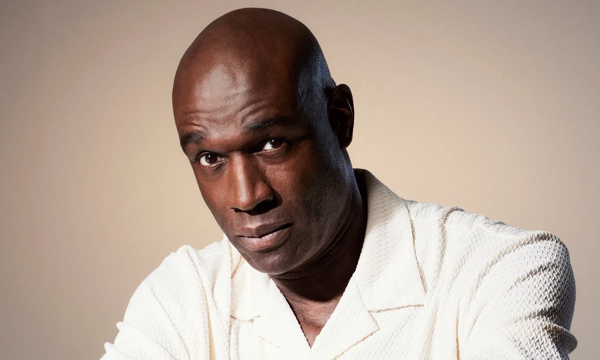 لرد کورلیس ولاریون (استیو توسانت)